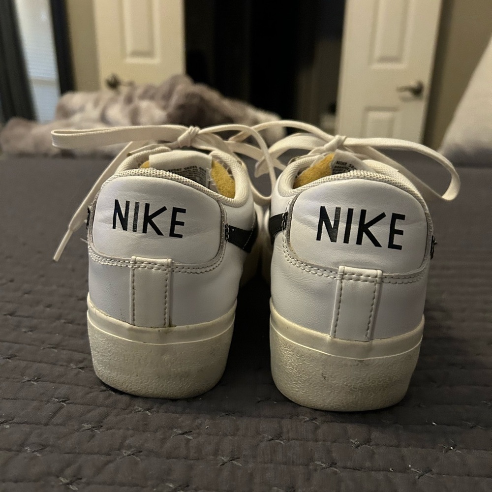 Nike Blazer Low 77 White Shoes Sneakers Women's 10.5. - Picture 6 of 8